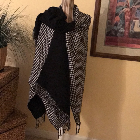 Reversible B&W wrap - Picture 3 of 4